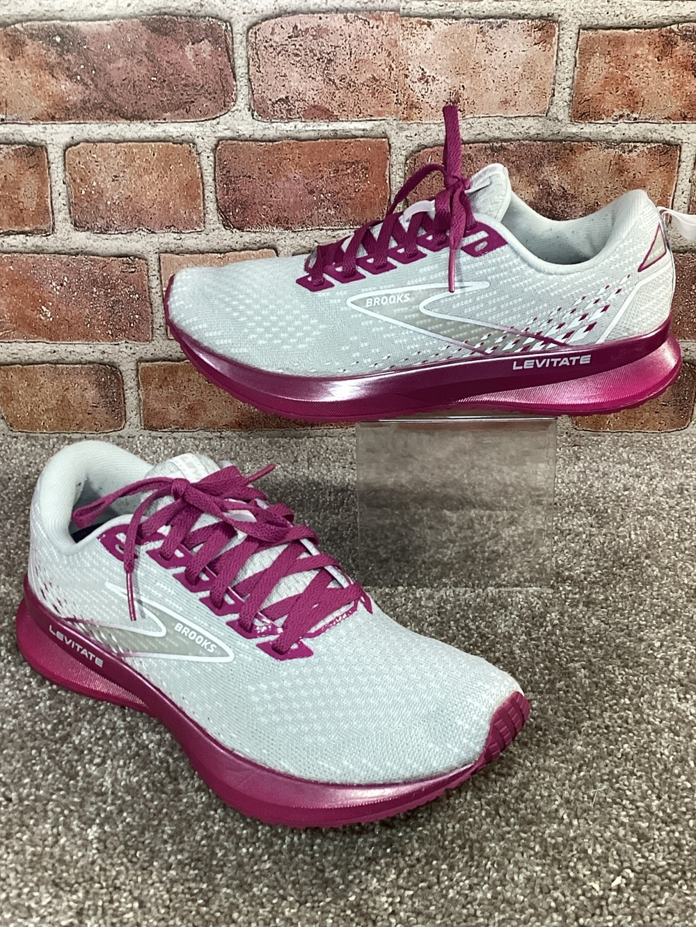 Brooks Levitate 5 women’s running shoes sneakers size 8